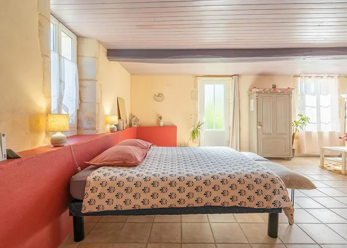 Les Violettes De Malleville Saint-Romain-de-Benet