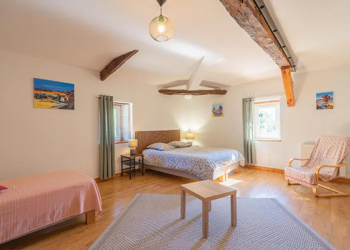 Les Violettes De Malleville Bed & Breakfast 3*