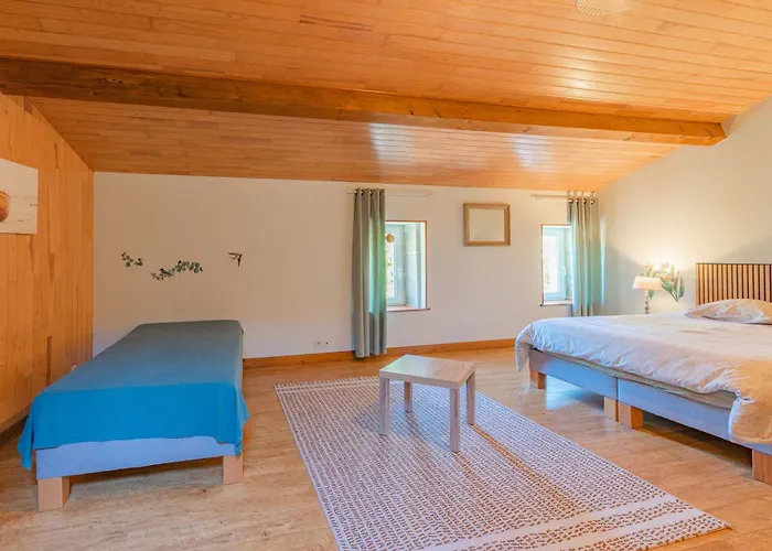 Les Violettes De Malleville Bed & Breakfast