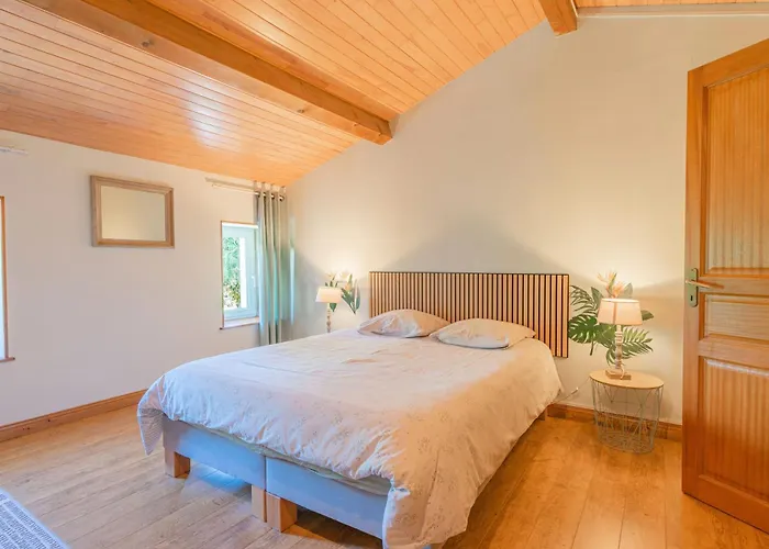 Bed & Breakfast Les Violettes De Malleville Saint-Romain-de-Benet