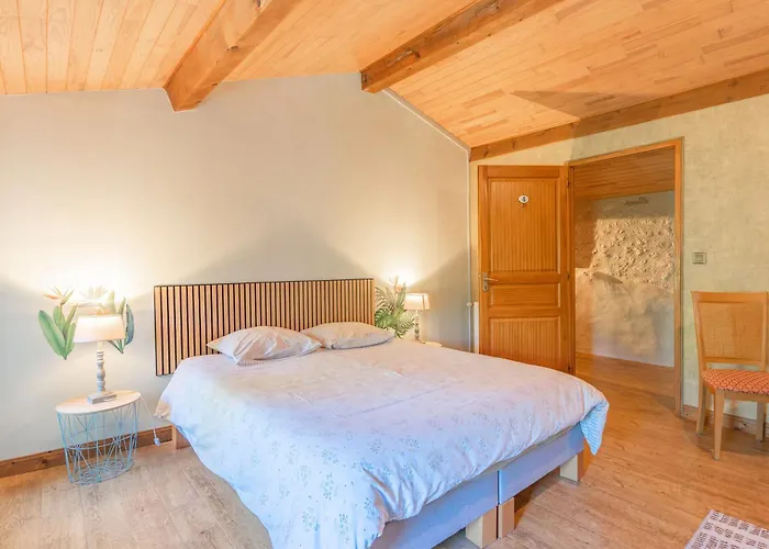 Les Violettes De Malleville Bed & Breakfast 3*