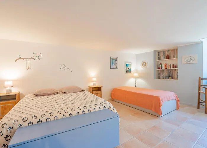 Les Violettes De Malleville Bed & Breakfast